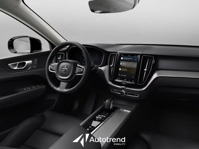 Volvo XC60 nuova a Bari (8)