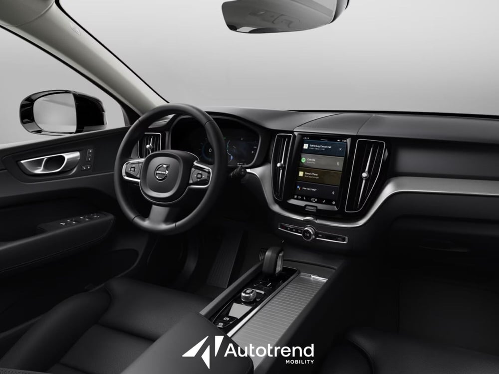 Volvo XC60 nuova a Bari (8)