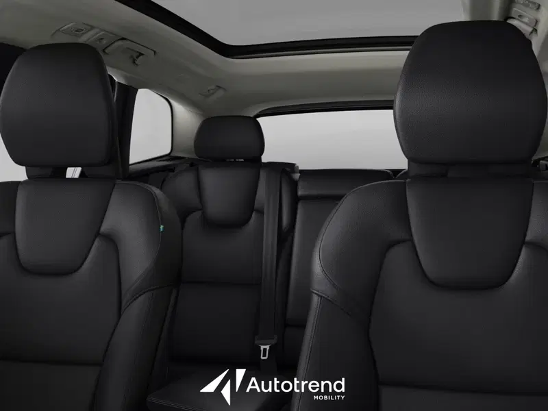 Volvo XC60 nuova a Bari (9)