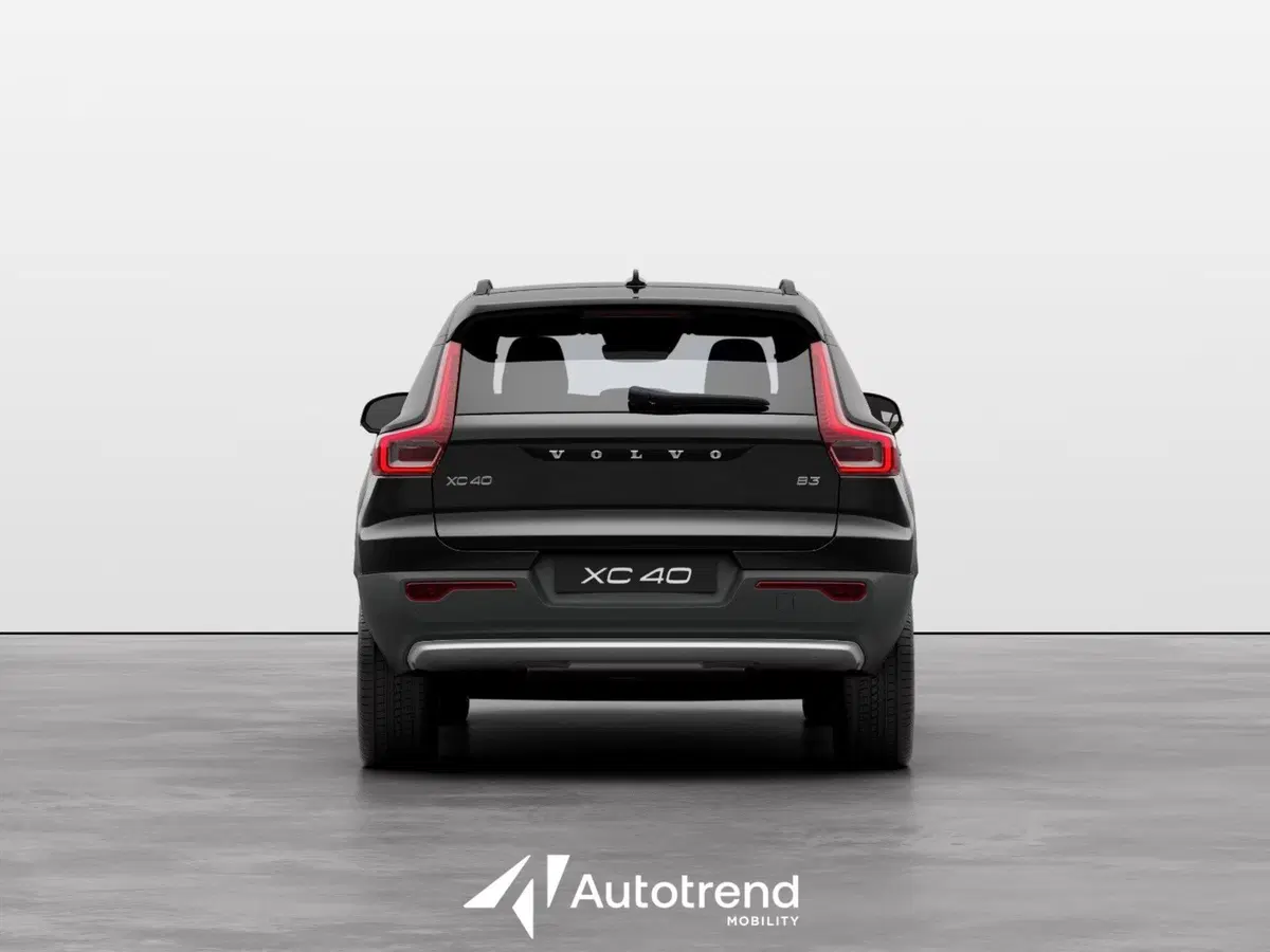 Volvo XC40 nuova a Bari (4)