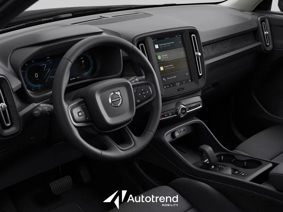 Volvo XC40 nuova a Bari (9)