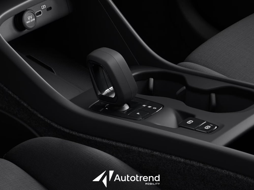 Volvo XC40 nuova a Bari (11)