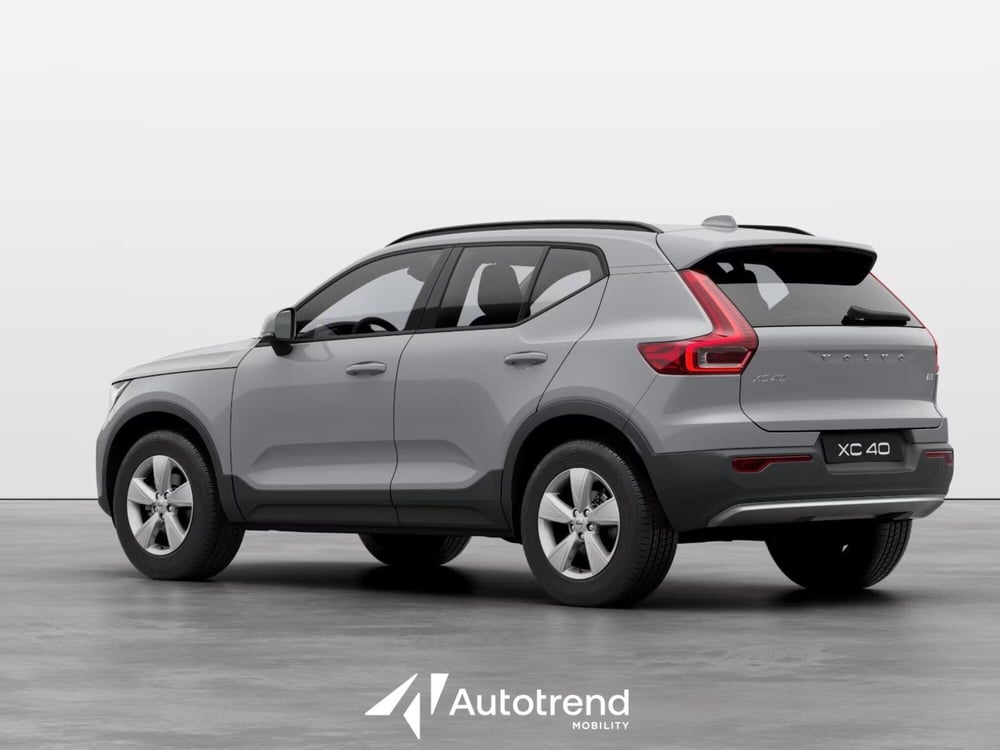 Volvo XC40 nuova a Bari (2)