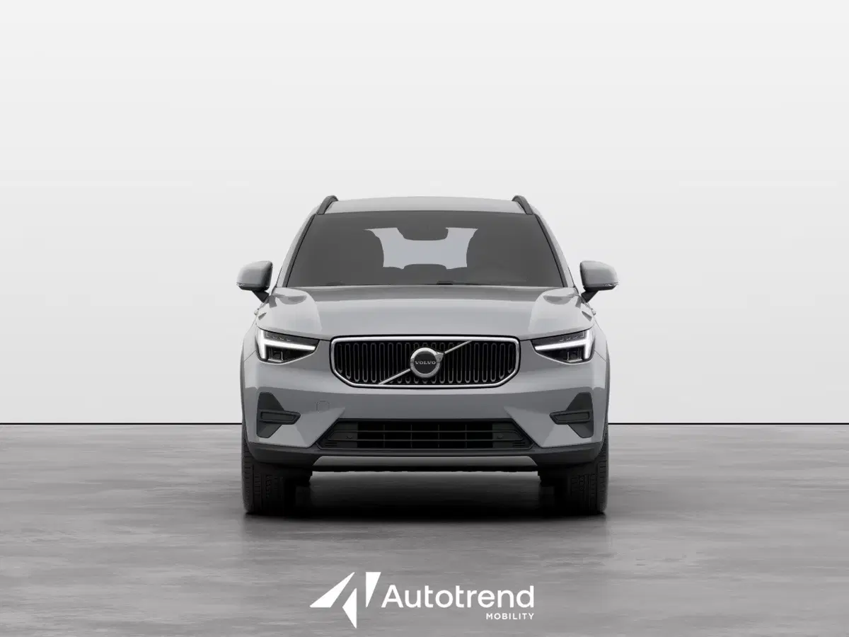 Volvo XC40 nuova a Bari (3)