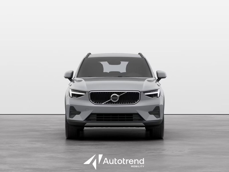 Volvo XC40 nuova a Bari (3)