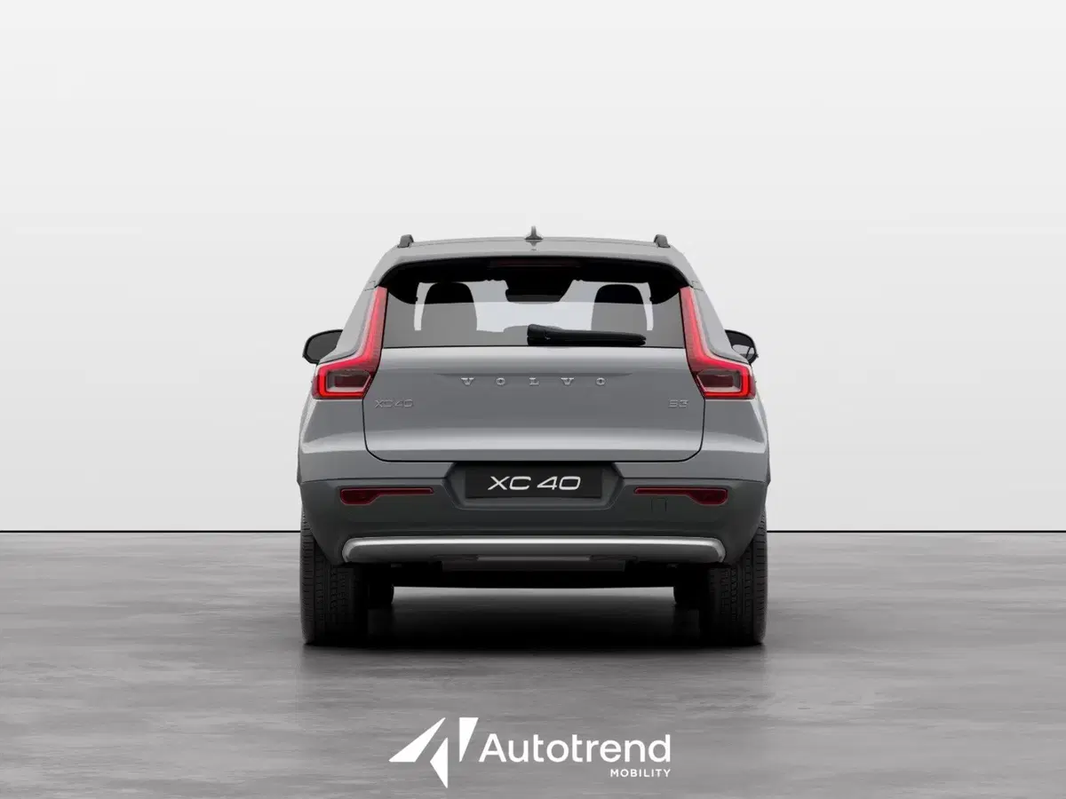 Volvo XC40 nuova a Bari (4)