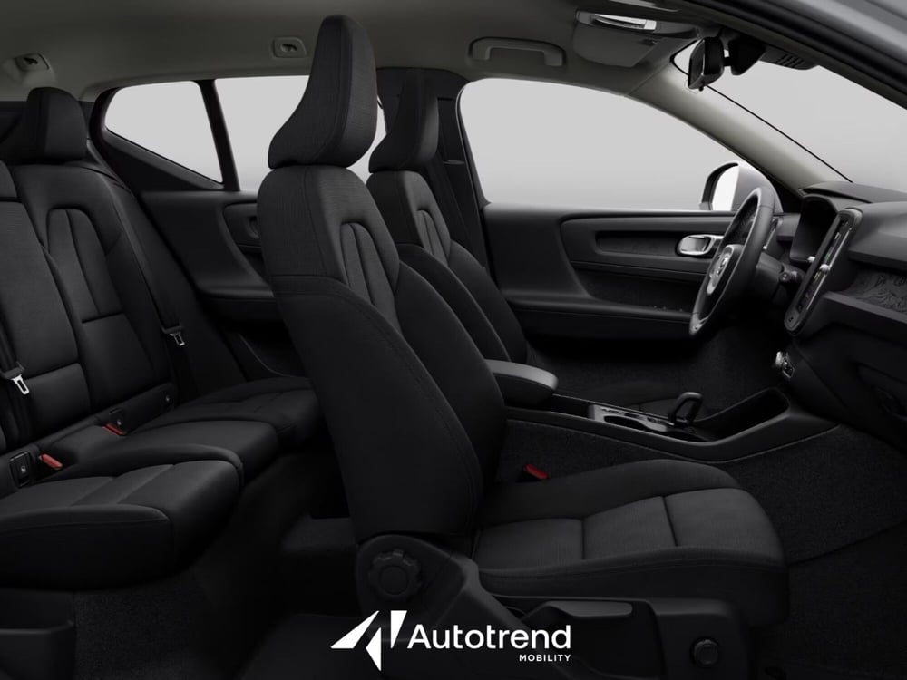 Volvo XC40 nuova a Bari (7)