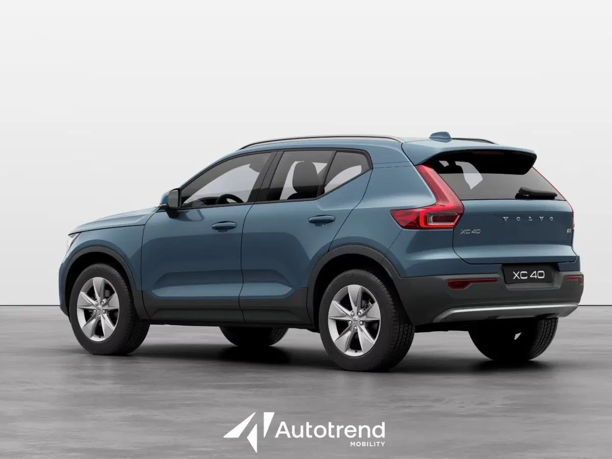 Volvo XC40 nuova a Bari (2)