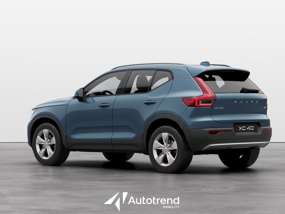 Volvo XC40 nuova a Bari (2)
