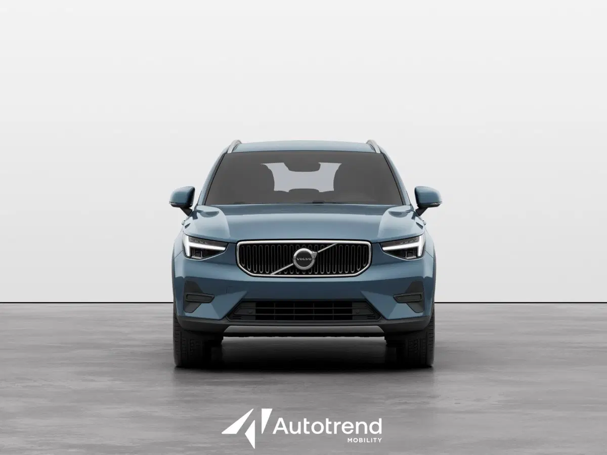 Volvo XC40 nuova a Bari (3)