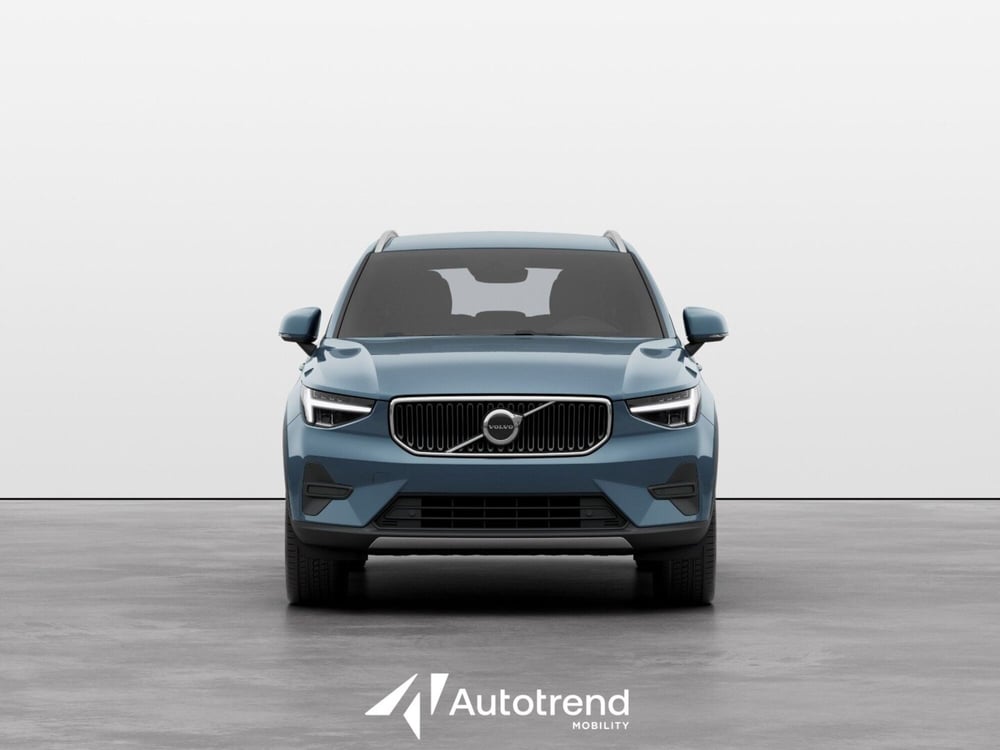 Volvo XC40 nuova a Bari (3)