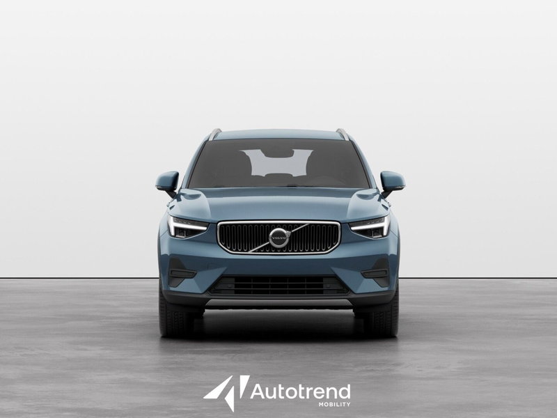 Volvo XC40 nuova a Bari (3)