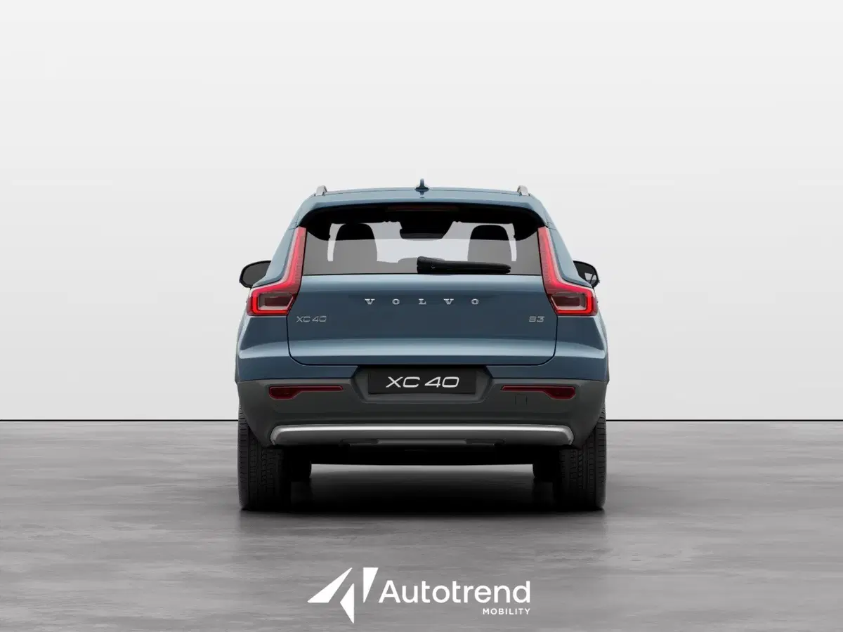 Volvo XC40 nuova a Bari (4)