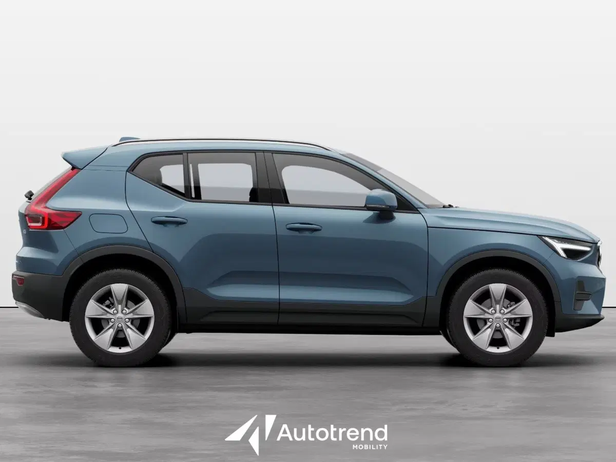 Volvo XC40 nuova a Bari (5)
