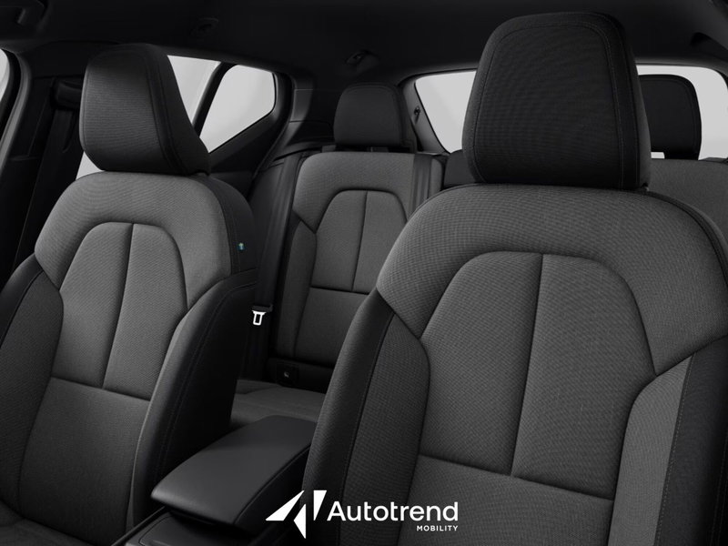 Volvo XC40 nuova a Bari (8)