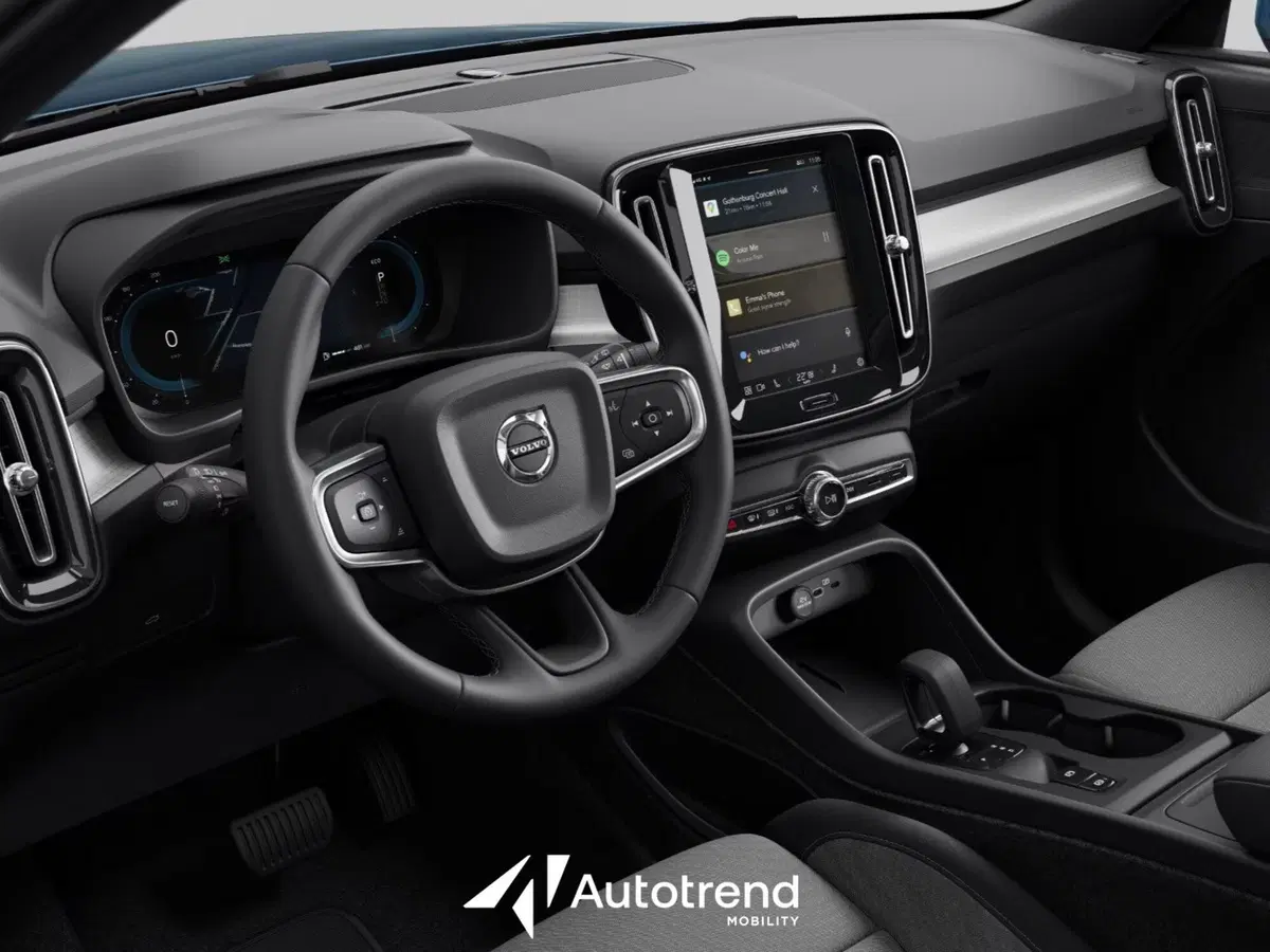 Volvo XC40 nuova a Bari (9)