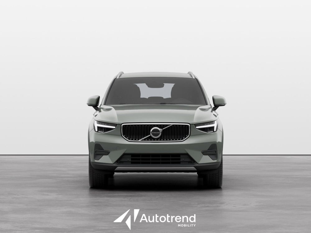 Volvo XC40 nuova a Bari (3)