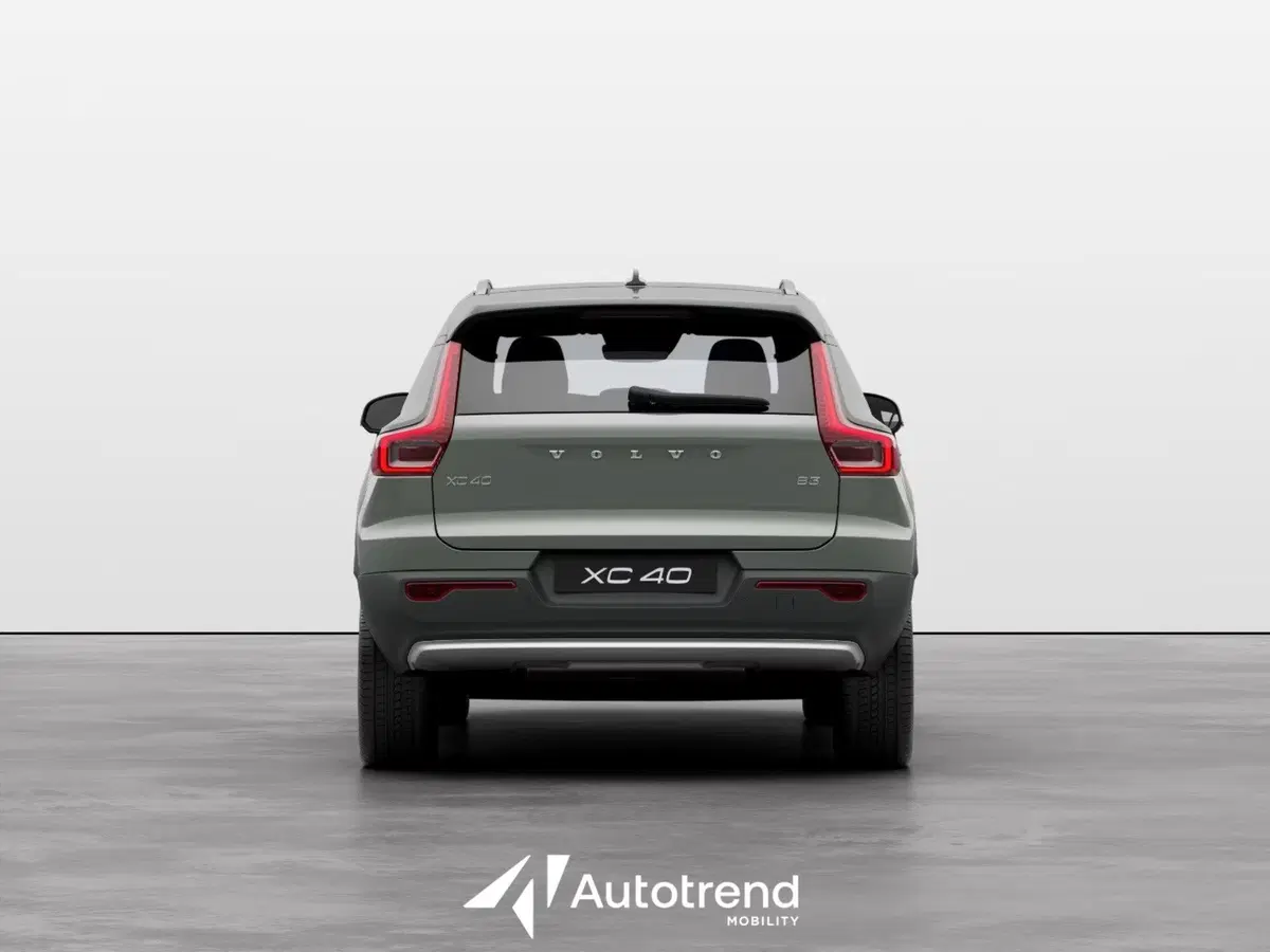 Volvo XC40 nuova a Bari (4)