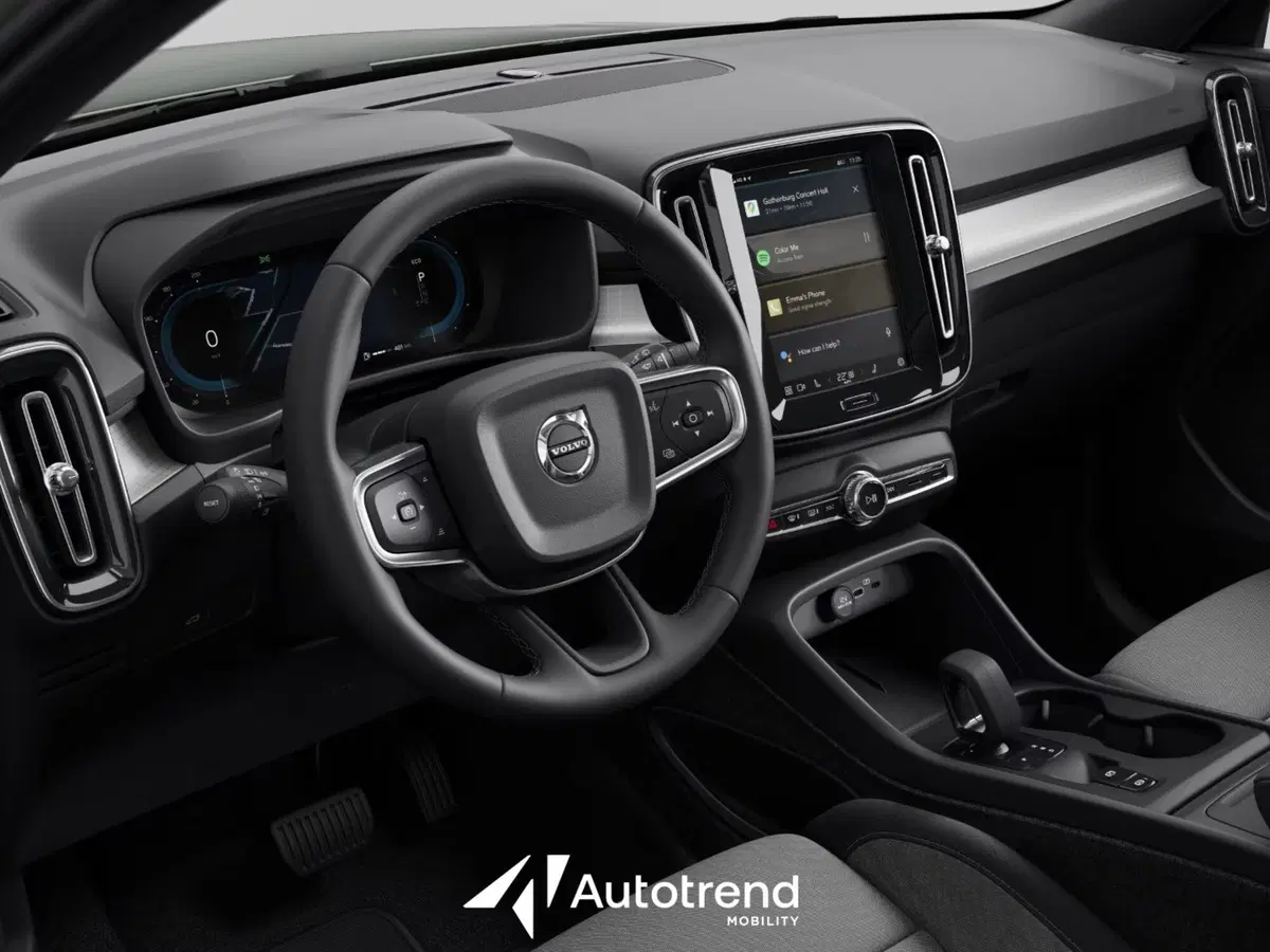 Volvo XC40 nuova a Bari (9)