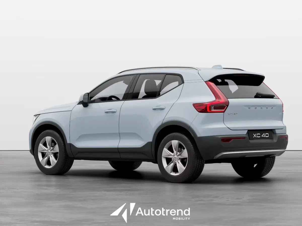 Volvo XC40 nuova a Bari (2)