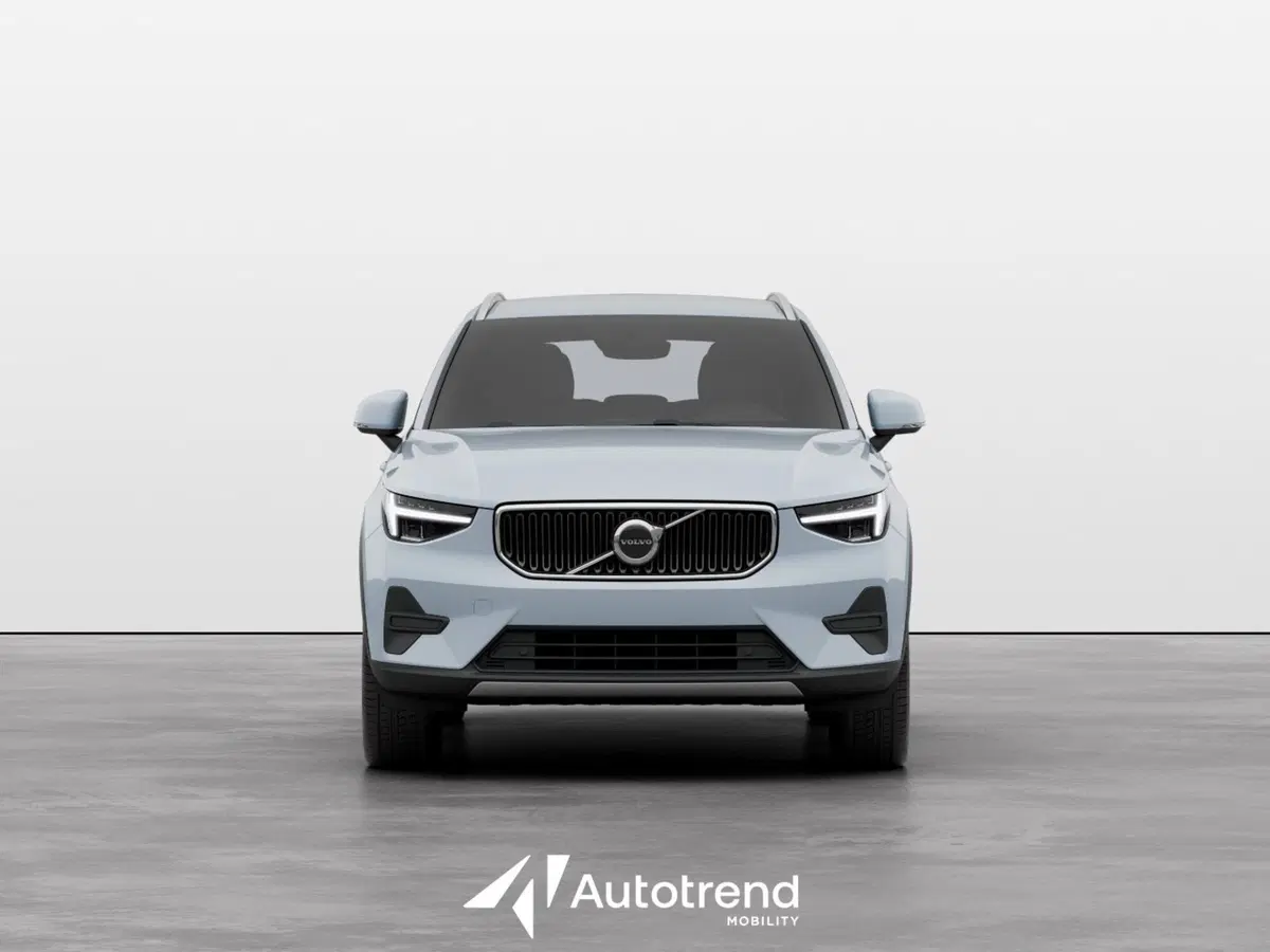 Volvo XC40 nuova a Bari (3)