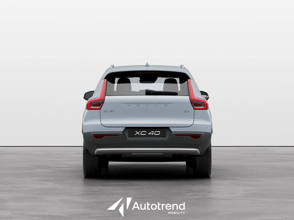 Volvo XC40 nuova a Bari (4)