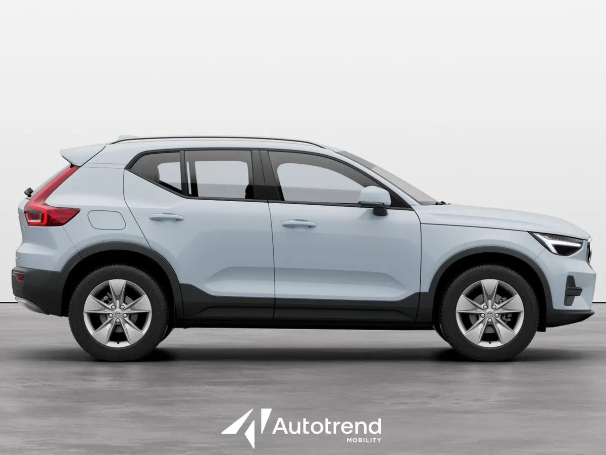Volvo XC40 nuova a Bari (5)