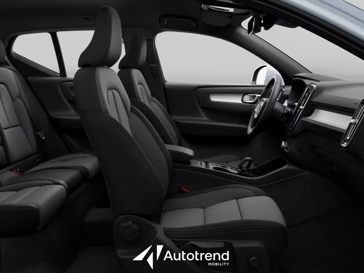 Volvo XC40 nuova a Bari (7)