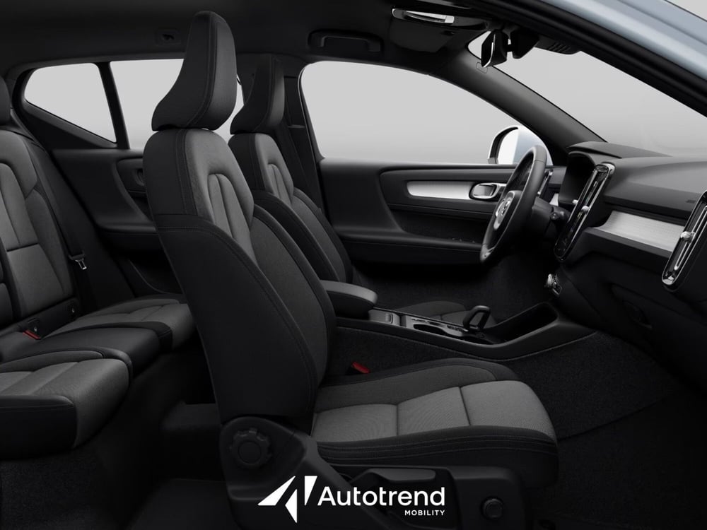 Volvo XC40 nuova a Bari (7)
