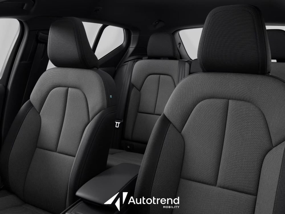 Volvo XC40 nuova a Bari (10)