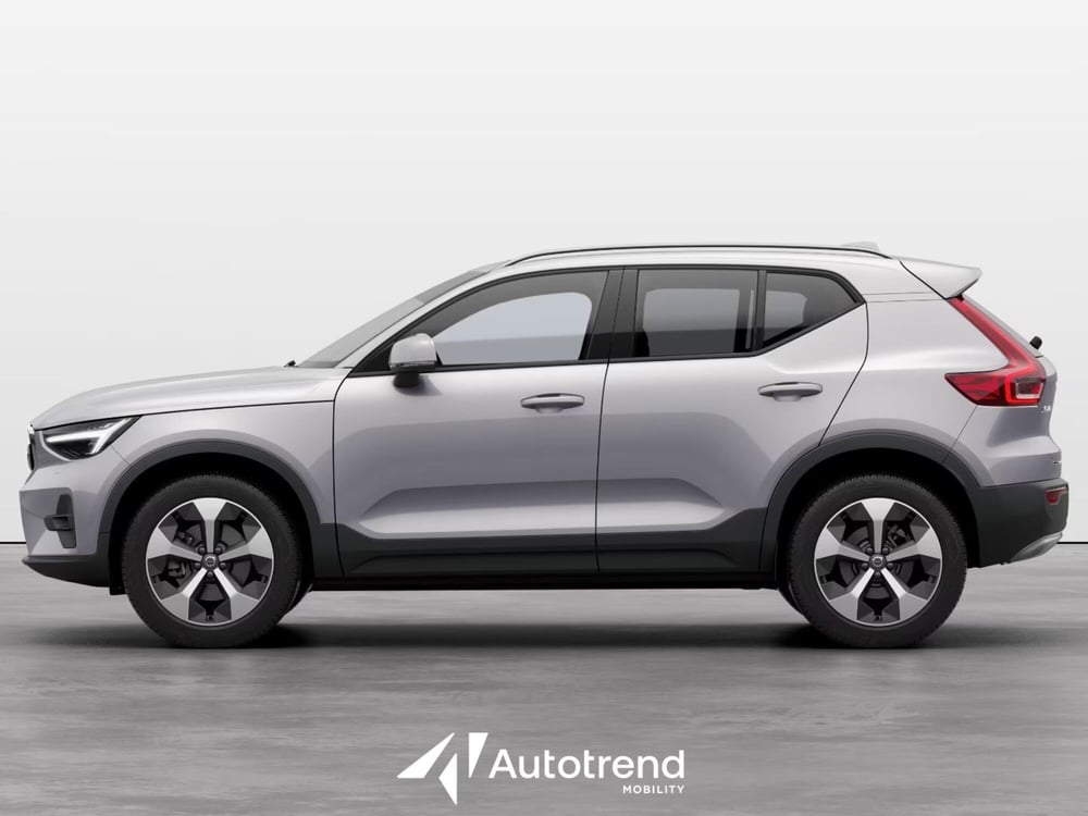 Volvo XC40 nuova a Bari (2)