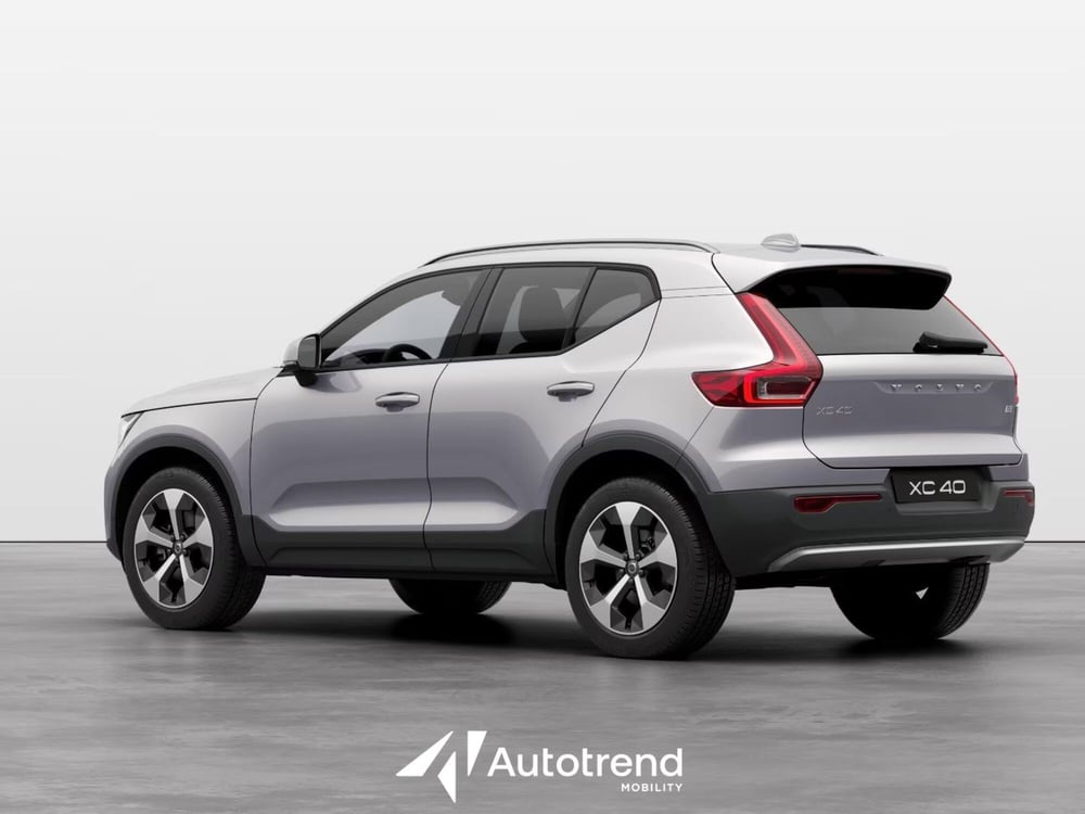 Volvo XC40 nuova a Bari (3)