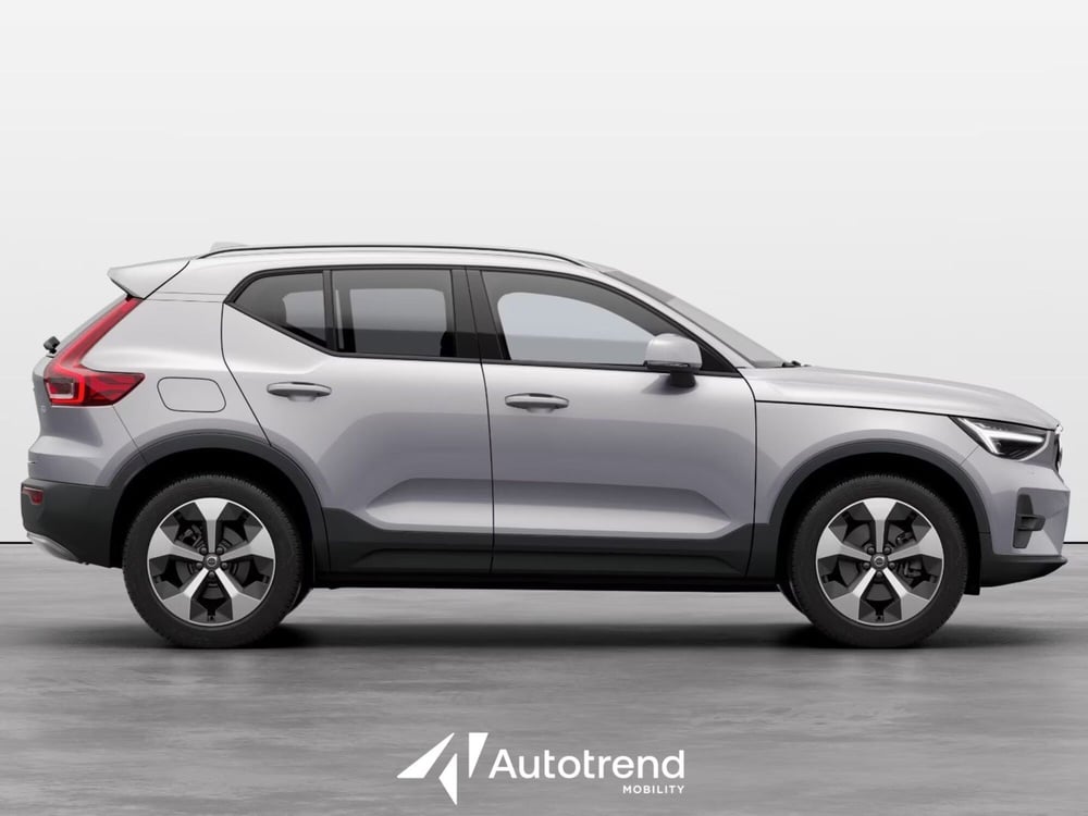 Volvo XC40 nuova a Bari (5)