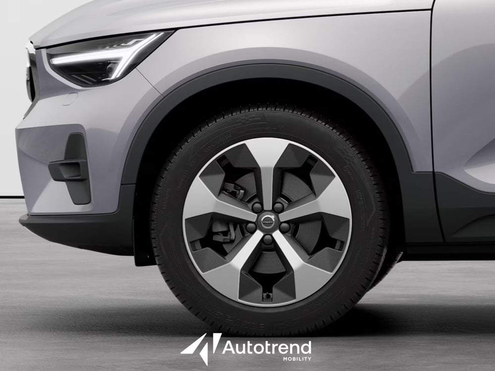 Volvo XC40 nuova a Bari (7)