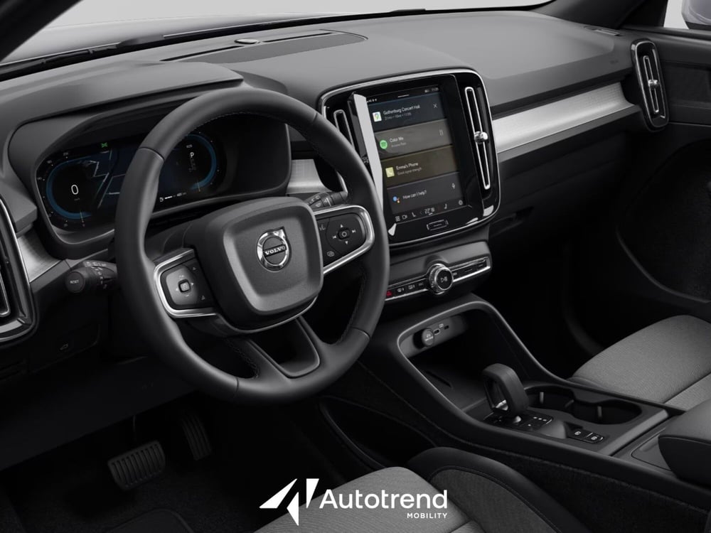 Volvo XC40 nuova a Bari (8)