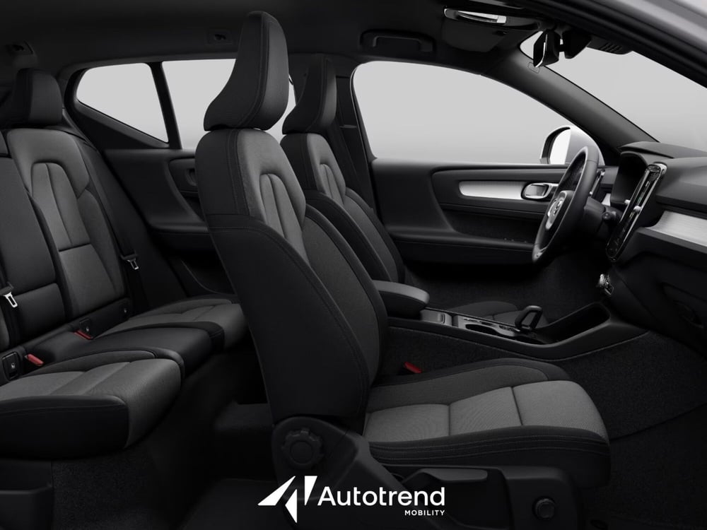 Volvo XC40 nuova a Bari (9)