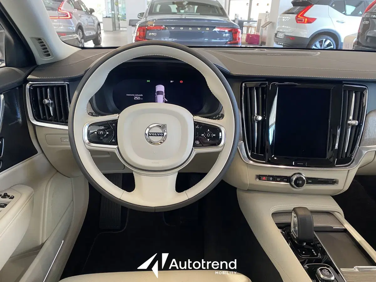 Volvo V90 nuova a Bari (10)