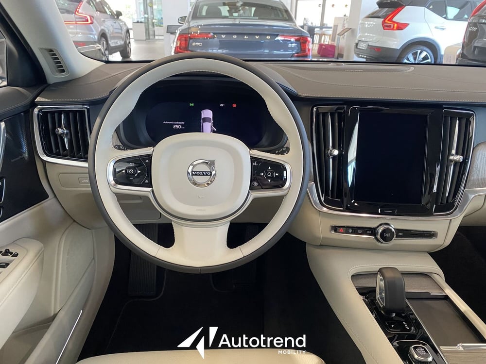 Volvo V90 nuova a Bari (10)
