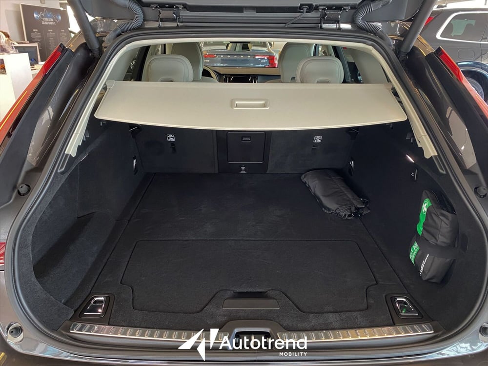 Volvo V90 nuova a Bari (17)