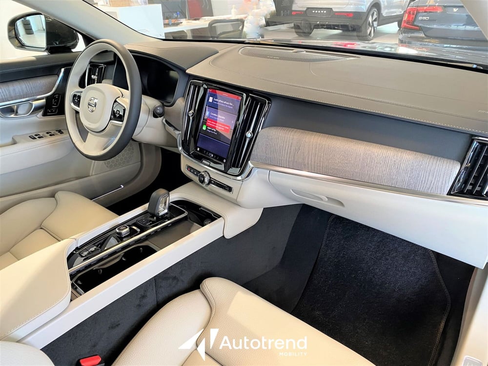 Volvo V90 nuova a Bari (8)