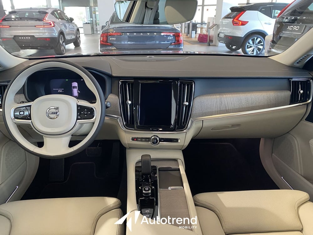 Volvo V90 nuova a Bari (9)