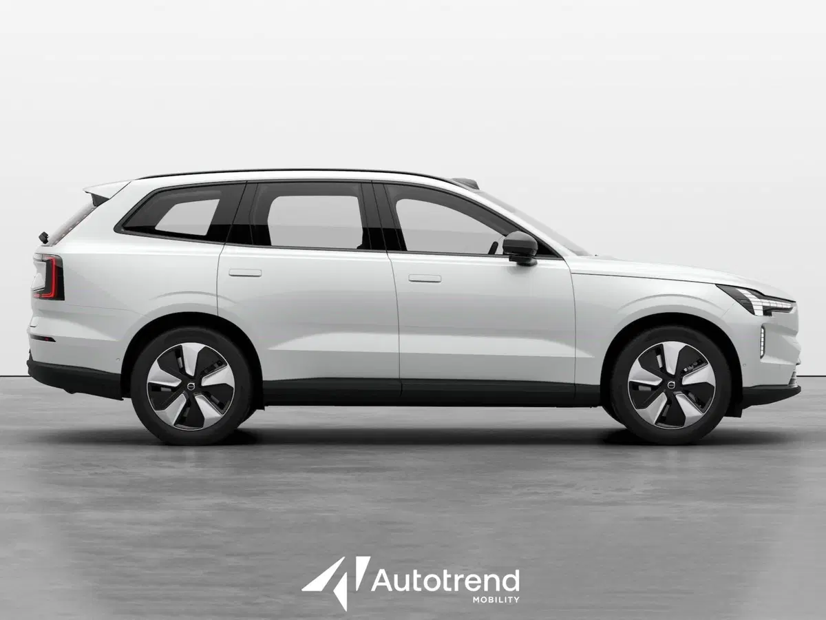 Volvo EX90 nuova a Bari (5)