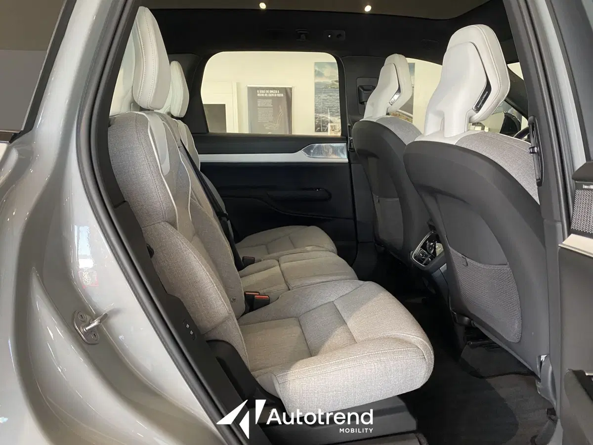 Volvo EX90 nuova a Bari (14)