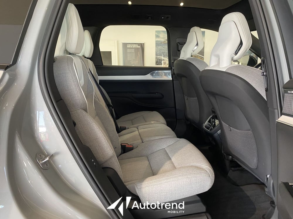 Volvo EX90 nuova a Bari (14)