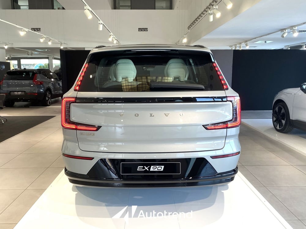 Volvo EX90 nuova a Bari (4)