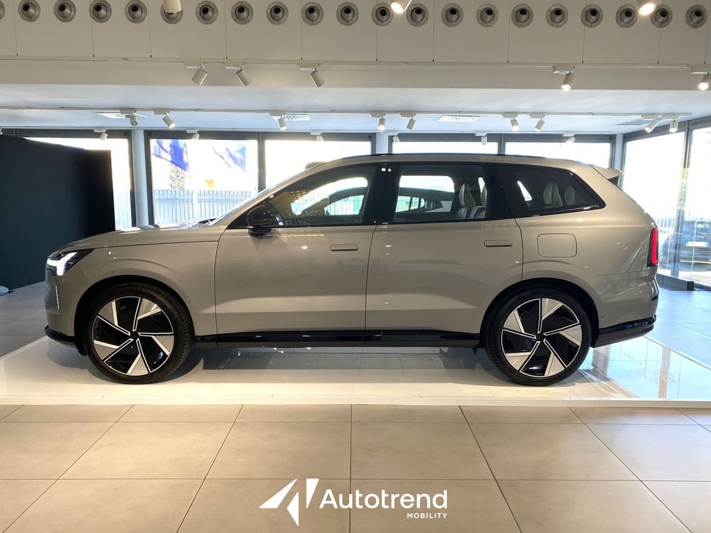 Volvo EX90 nuova a Bari (5)