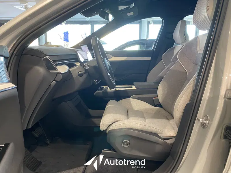 Volvo EX90 nuova a Bari (7)