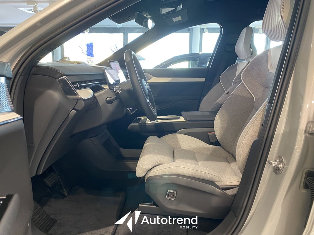 Volvo EX90 nuova a Bari (7)