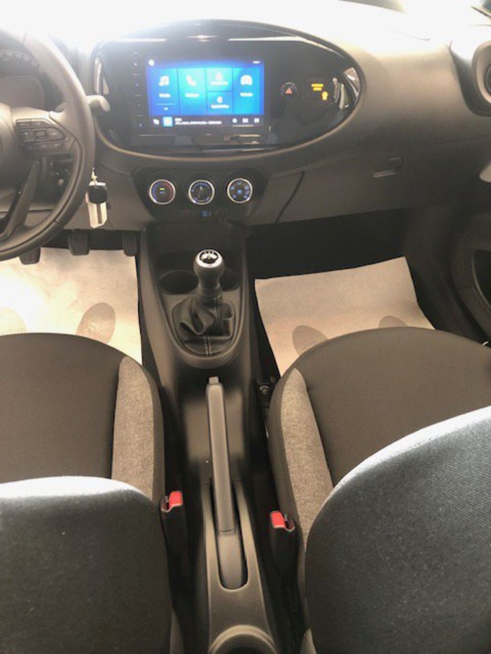 Toyota Aygo X nuova a Milano (14)