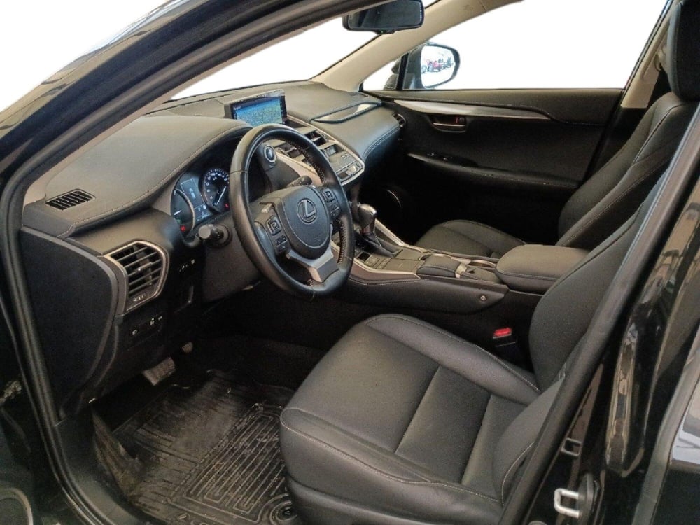 Lexus NX usata a Milano (15)